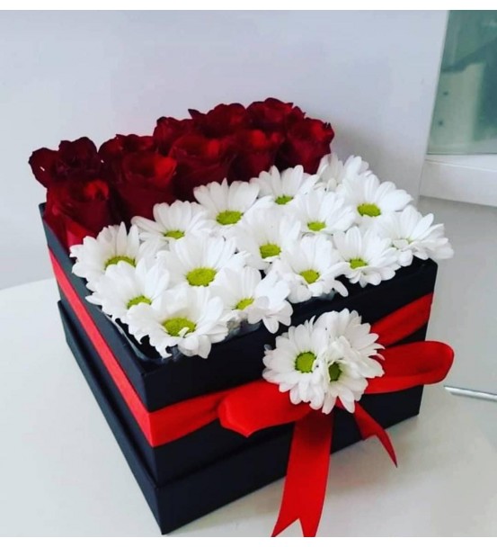 kare kutuda 10 gül ve papatya